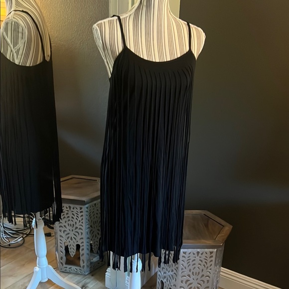 🛑 1 hour sale. NWT. Badgley Mischka, Small, Elegant Black Fringe Dress, so soft - Picture 4 of 11